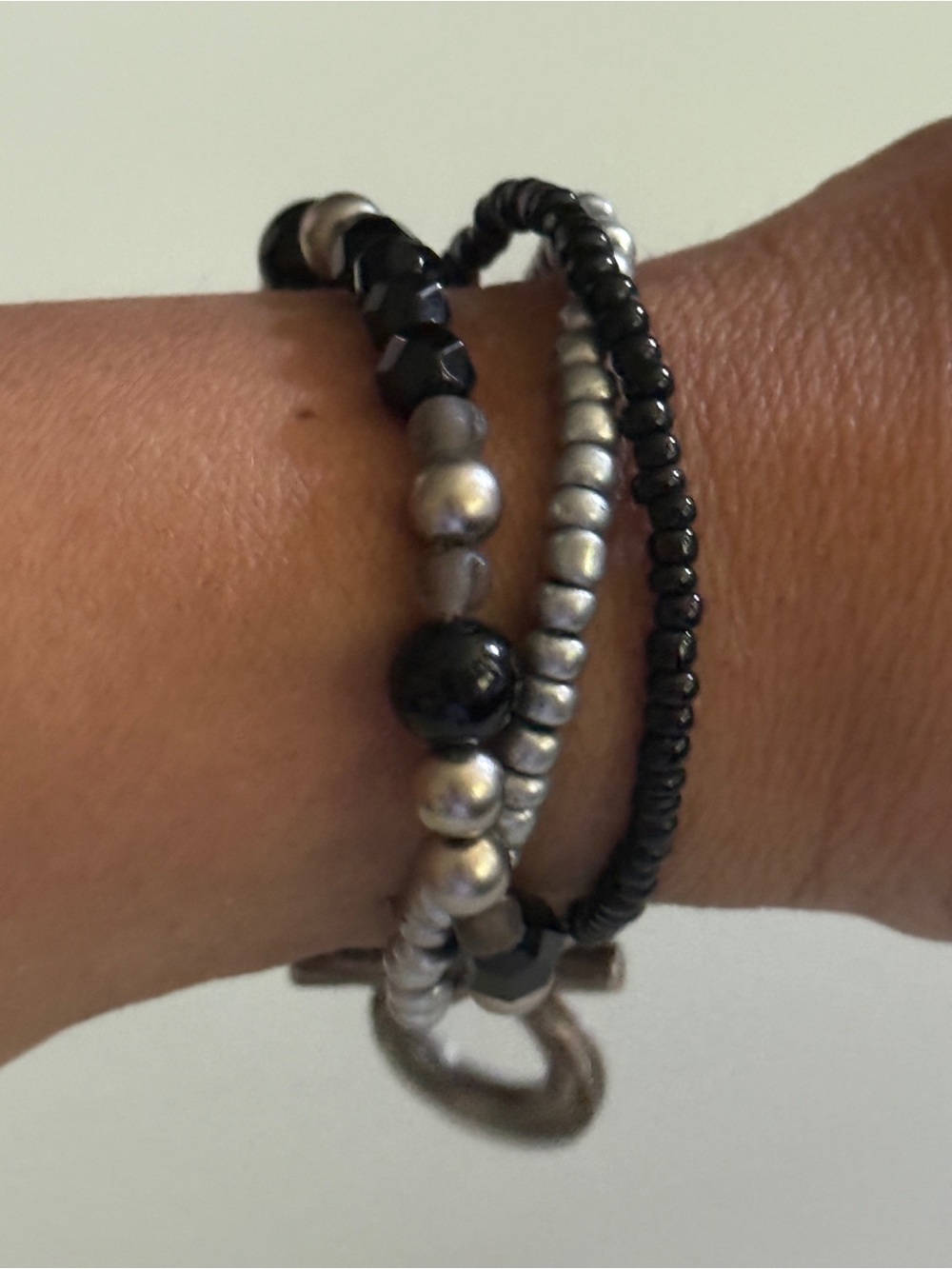 Premier Designs Black Beaded Multi Strand Toggle Bracelet Silver Tone Hammered